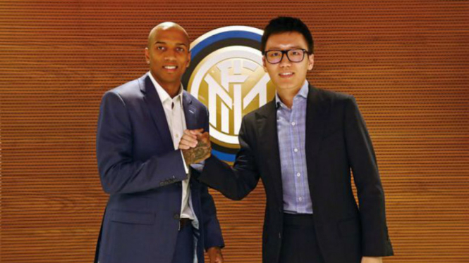 Ashley Young resmi jadi milik Inter Milan