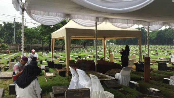 Tempat pemakaman Ade Irawan di Tanah Kusir