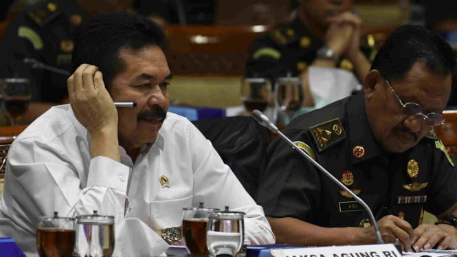 Jaksa Agung ST Burhanuddin (kiri) saat raker dengan Komisi III DPR