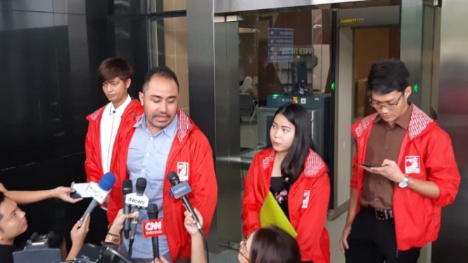 Anggota tim advokasi PSI Patriot Muslim di Gedung KPK