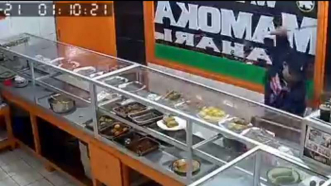 Begal di warteg petukangan, Jakarta Selatan
