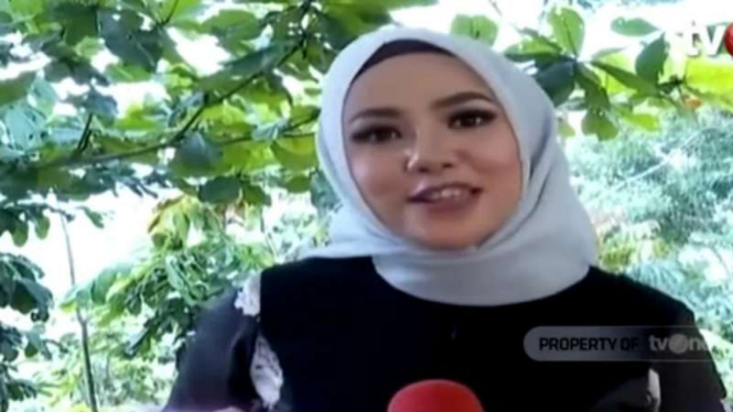 Risca, istri Rohidin sang pemimpin Kesultanan Selacau di Tasikmalaya, Jawa Barat.