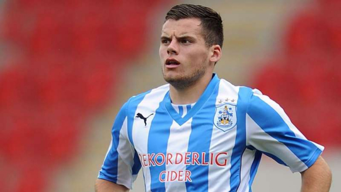 Jordan Sinnott saat masih membela Huddersfield Town