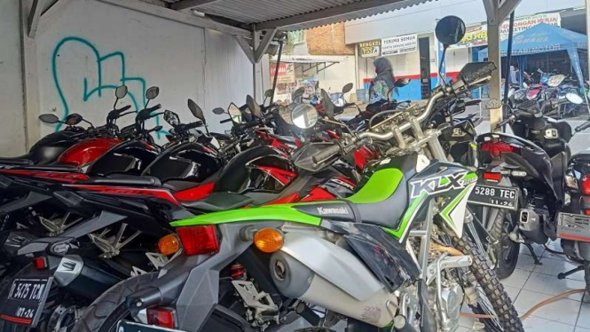 Motor trail Kawasaki KLX 150 bekas, jadi pilihan pehobi otomotif