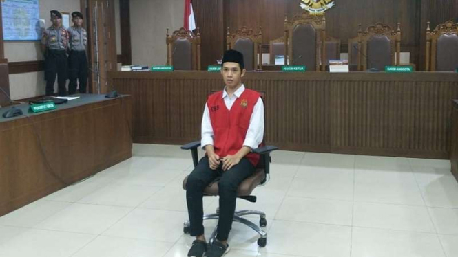 Terdakwa kasus demo pelajar Luthfi Alfiandi (20)