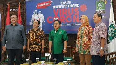 Ketum PKB sekaligus Wakil Ketua DPR Muhaimin Iskandar (tengah)
