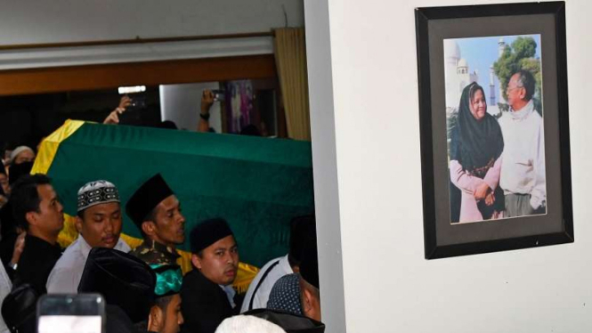 Jenazah KH Salahuddin Wahid atau Gus Solah tiba di rumah duka di Jakarta 