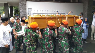 Jenazah KH Salahuddin Wahid atau Gus Solah tiba di Lanud Halim Perdanakusumah