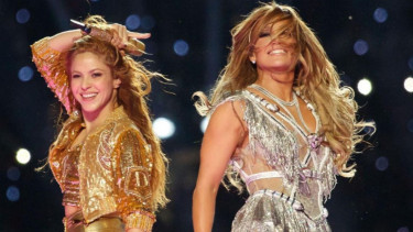 Shakira dan Jennifer Lopez di Super Bowl 2020.