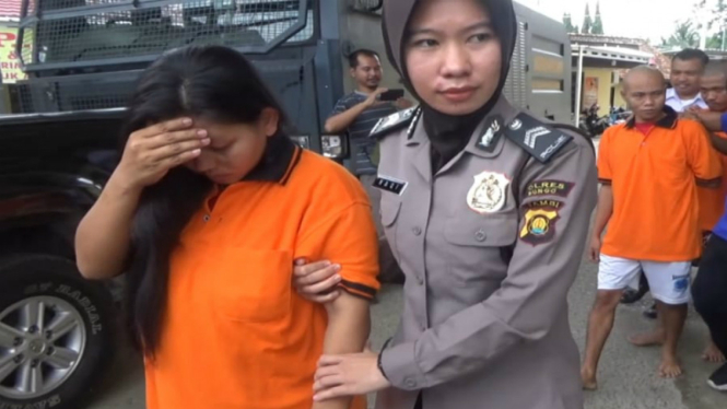 Pelaku sedang hamil 6 bulan diamankan polisi.