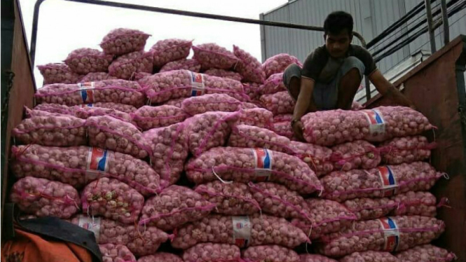 Penjual bawang putih. 