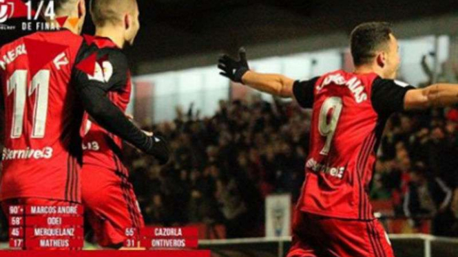 https://www.instagram.com/c.d.mirandes
