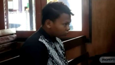 Seorang bernama Putri Natasya mengajukan permohonan kepada Pengadilan Negeri Surabaya untuk mengganti status jenis kelaminnya dari perempuan menjadi laki-laki.