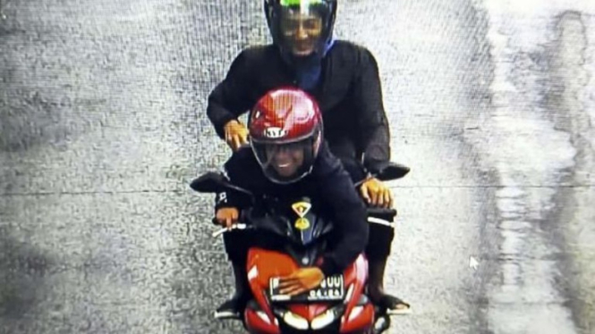Pemotor tertangkap kamera ETLE melakukan pelanggaran lalu lintas.