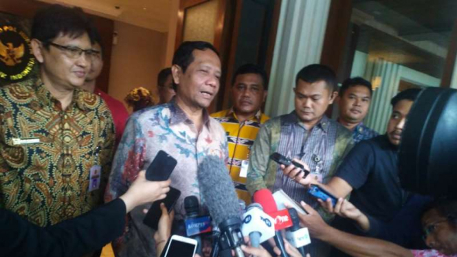 Menkopolhukam, Mahfud MD di Kantornya