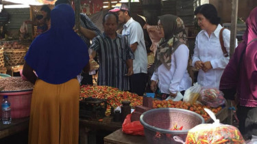 Dinas Perdagangan Provinsi NTB lakukan sidak harga di pasar.