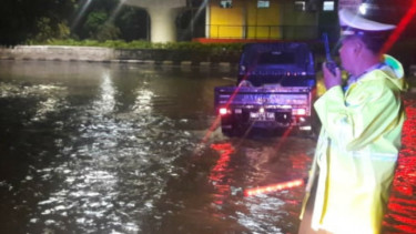 Ilustrasi banjir di jalanan Jakarta.