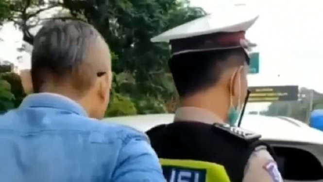 Pria yang serang Polisi lantaran tak terima ditilang