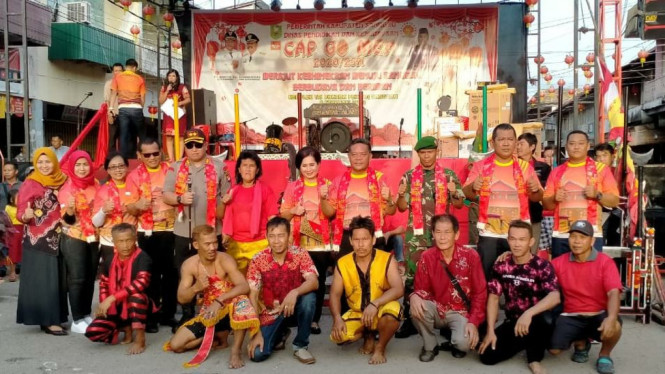 karnaval yang terdiri dari 26 tim peserta dari berbagai lapisan masyarkat dalam rangka perayaan Cap Go Meh (CGM) di Kabupaten Sanggau