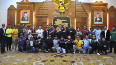 Silaturahmi suporter Jawa Timur.