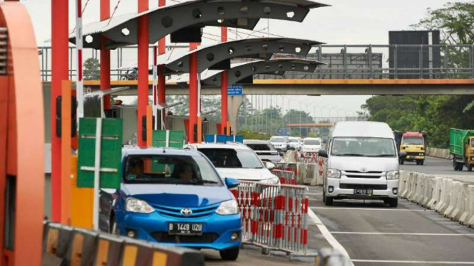 Pintu Tol Tangerang-Merak.