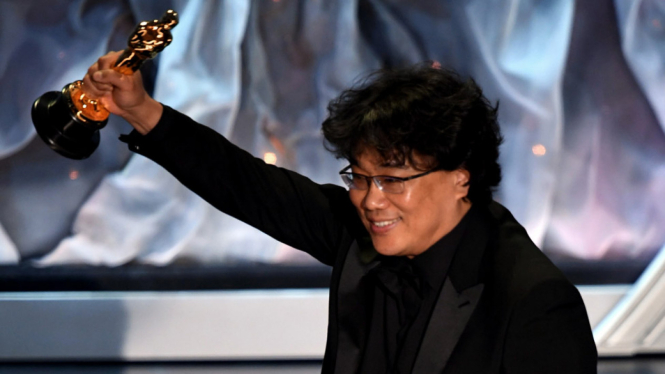 Bong Joon-ho memenangkan sutradara terbaik dan skenario orisinal terbaik serta film terbaik untuk Parasite. - Getty Images