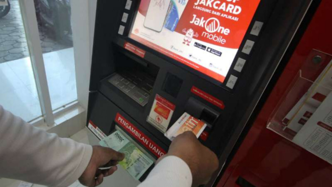 Ilustrasi ATM Rp20 ribuan milik Bank DKI