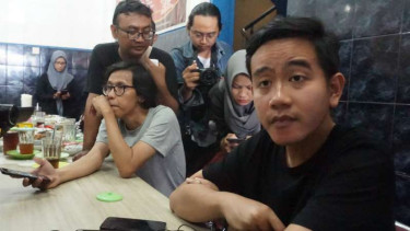 Putra sulung Presiden Joko Widodo, Gibran Rakabuming Raka, dalam konferensi pers di Solo, Selasa, 11 Februari 2020.