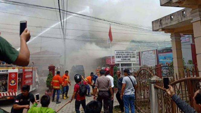 Rutan Klas IIB Kabanjahe kebakaran akibat kerusuhan, Rabu, 12 Februari 2020.