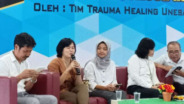 Sosialisasi pemulangan mahasiswa dari Wuhan di Unesa Surabaya, Jawa Timur, pada Rabu, 12 Februari 2020.