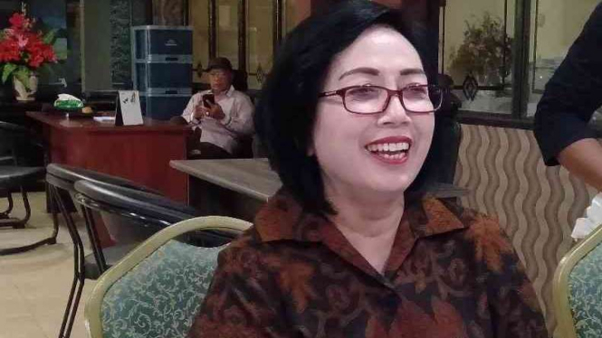  Ni Ketut Wolini, Pemilik Metzo Executive Club, yang ada penari telanjang.