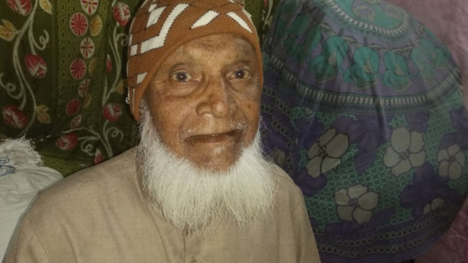Shareef berkata memakamkan jenazah ini membantunya mengatasi rasa duka karena tak bisa memakamkan anaknya sendiri. - Mohd Shabbir