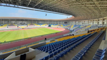 Deretan bangku single seat di Stadion Manahan Solo.