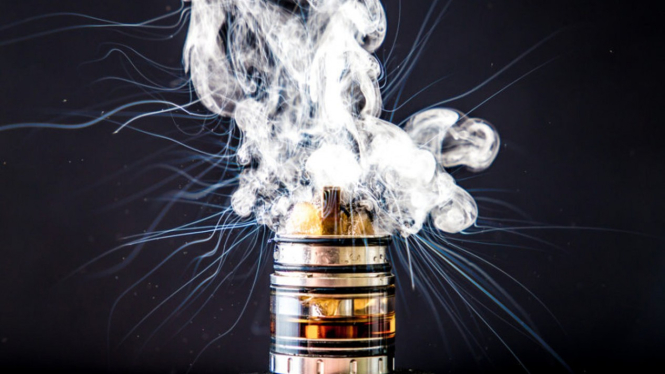 Vape atau rokok elektrik.