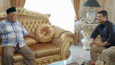 Menantu Jokowi, Bobby Nasution (sebelah kanan)