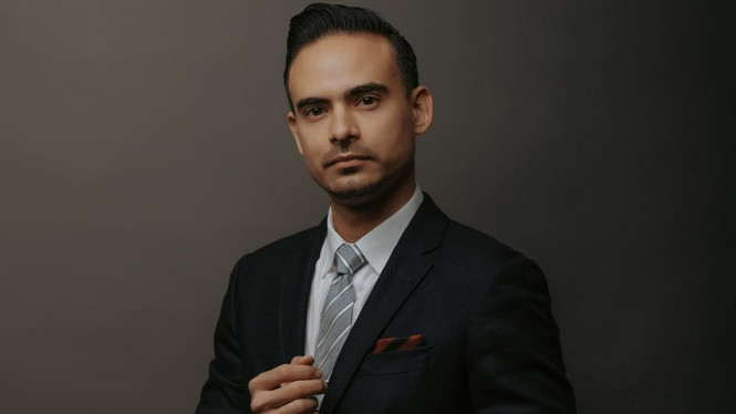 Ashraf Sinclair.