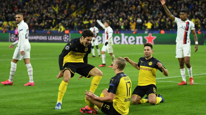 Borussia Dortmund rayakan gol ke gawang PSG