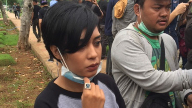  Karen Pooroe atau Karen Idol di TPU Tanah Kusir