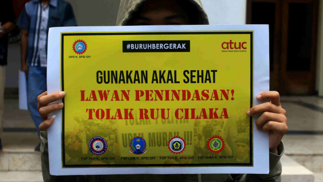 Buruh demo tolak Omnibus Law RUU Cipta Kerja