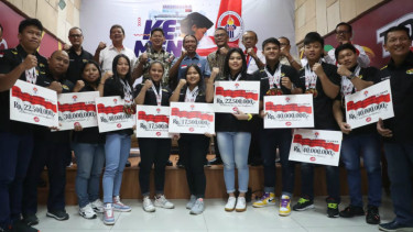 Menpora Zainudin Amali berikan beasiswa pada atlet angkat besi junior Indonesia