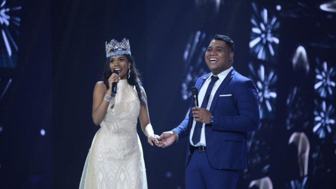 Duet Miss World Toni-Ann Singh dan Andmesh Kamaleng