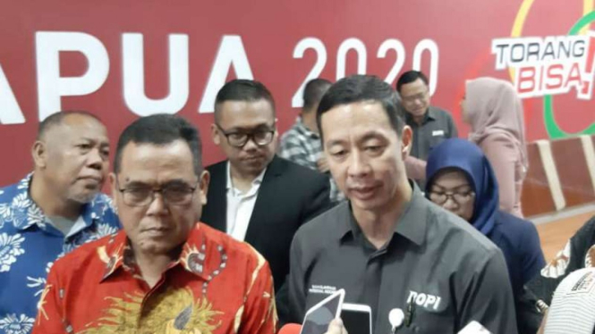 Direktur Utama PT LIB, Cucu Somantri dan Ketua BOPI, Richard Sam Bera.