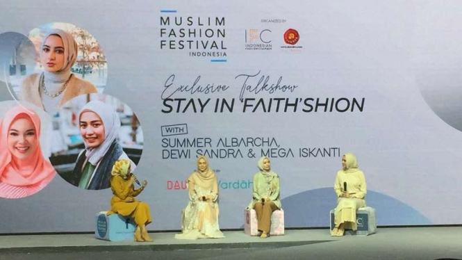 Dewi Sandra menjadi salah seorang pembicara di Stay In Faith'shion