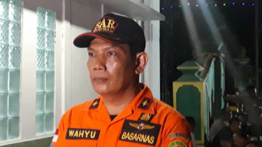 Kepala Badan SAR Nasional DI Yogyakarta, Lalu Wahyu Effendy, di posko pencarian para siswa korban terhanyut arus sungai di Kabupaten Sleman, DI Yogyakarta, Sabtu, 22 Februari 2020.