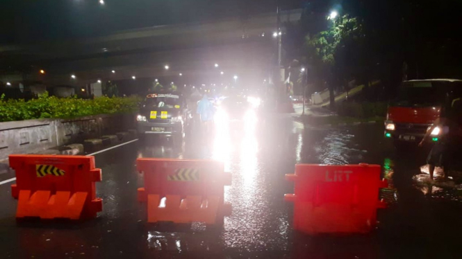Banjir di Tikungan Halim Jakarta Timur, Minggu, 23 Februari 2020.