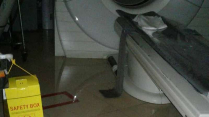 Alat kesehatan di RSCM yang sempat tergenang banjir