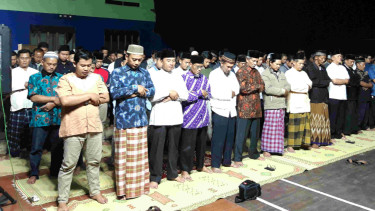 Warga gelar salat gaib untuk 10 siswI SMPN Turi