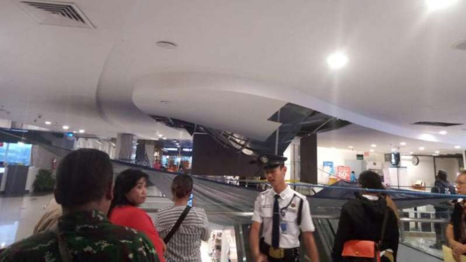 Plafon Mall Malioboro ambrol.