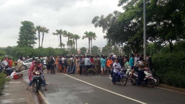Akibat sering kebanjiran, warga di sekitar Aeon Mall JGC unjuk rasa