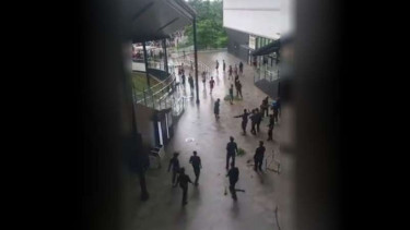 Warga serang AEON Mall JGC Cakung.